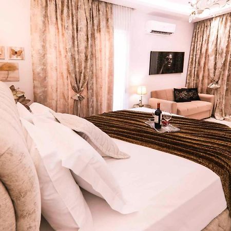 Goldenspace Exquisite Suite Near The Port Волос Екстериор снимка